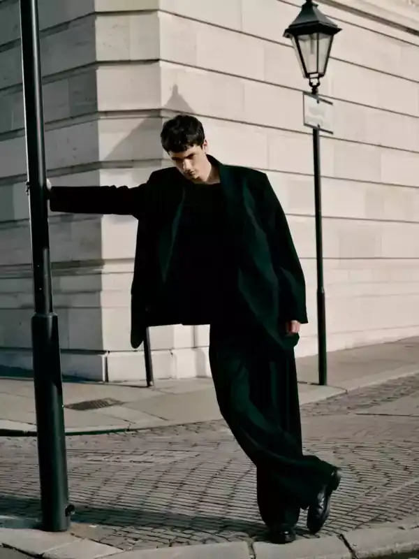 Loading the media file...